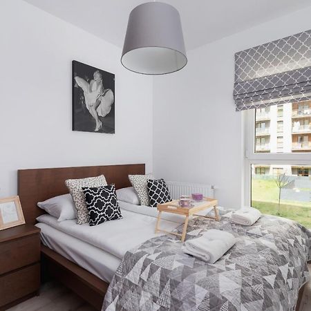 Krowodrza Apartment Premium With Balcony By Renters Prestige Krakow Bagian luar foto